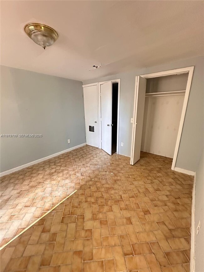 Foto del edificio - 437 NE 30th St