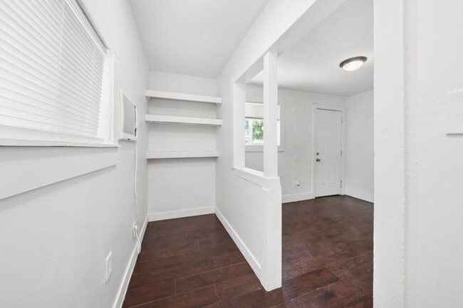 Foto del edificio - 1 Bedroom 1 Bath duplex in Roseville!