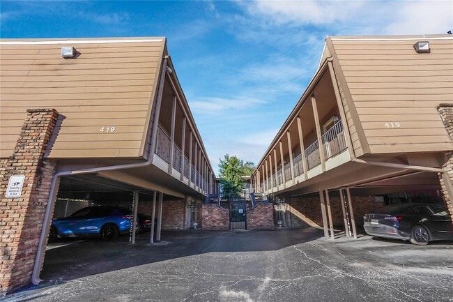 Photo - 419 Marshall St Apartment