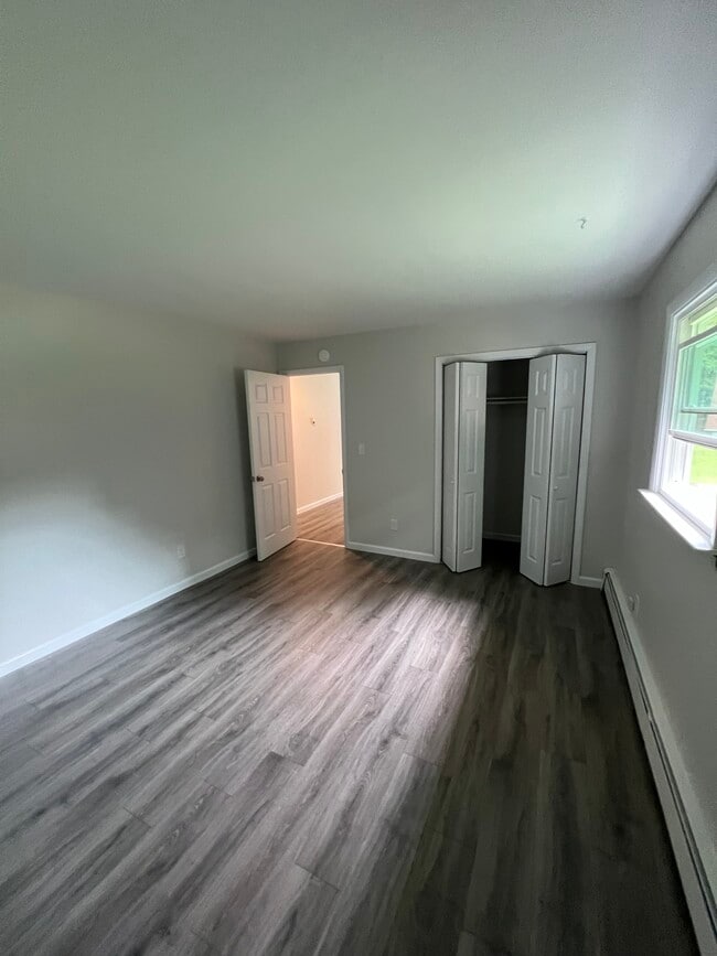 Building Photo - 30 Village View Ln