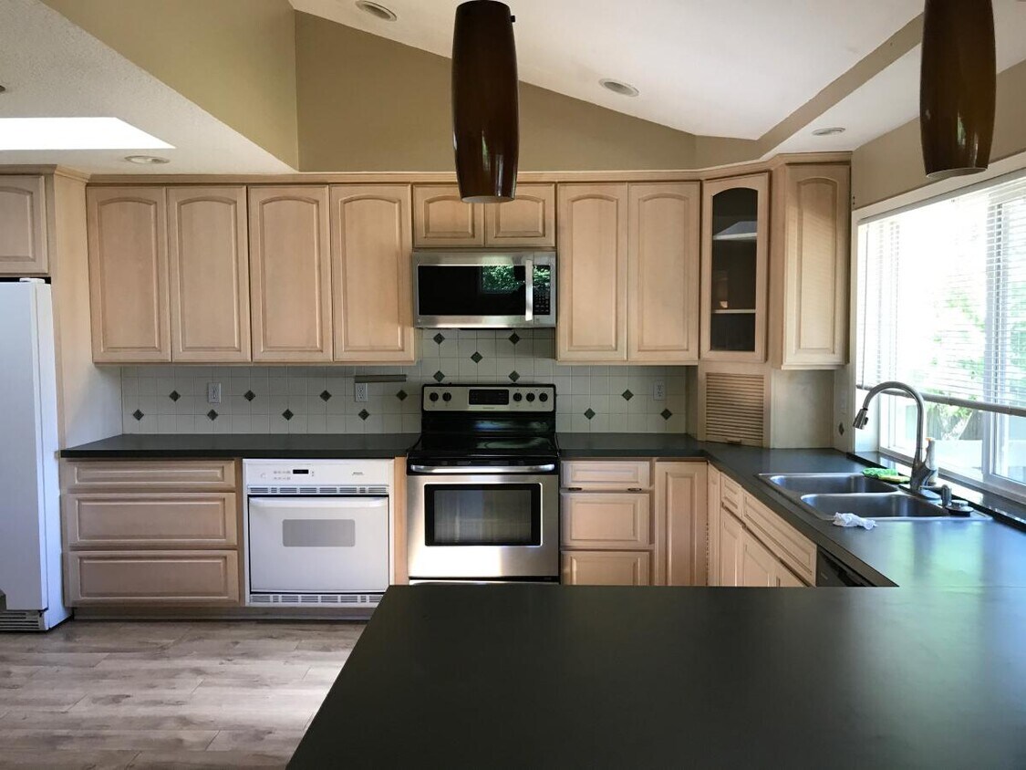 210 SW Royal Ct, Gresham, OR 97030 House Rental in Gresham, OR