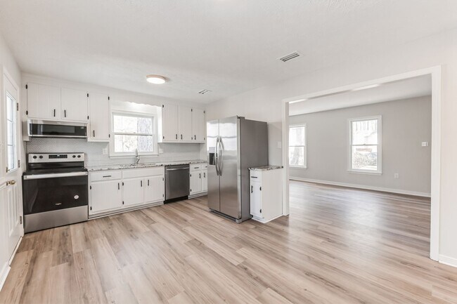 Building Photo - Newly remodeled 4/2 in Deer Run
