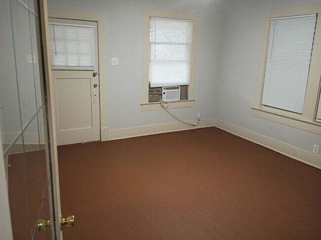 Foto del edificio - 1210 Kayton Ave