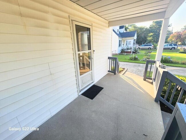 Building Photo - 3536 Bapaume Ave