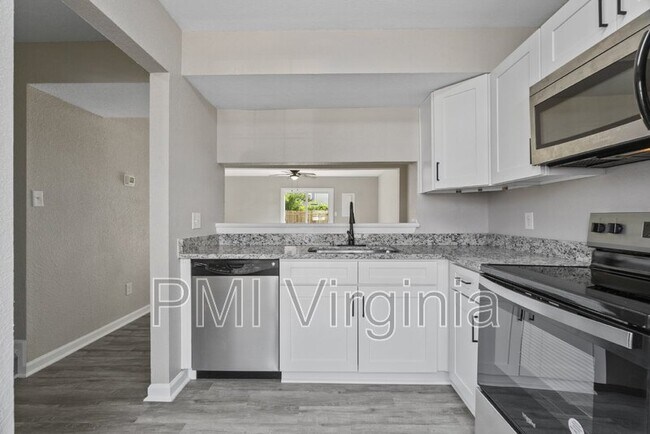 Foto del edificio - 1450 Sangaree Cir
