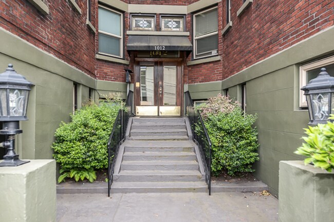 Foto del edificio - MO Montanita Apartments – Classic Charm in...