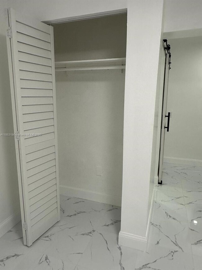 Foto del edificio - 531 E 63rd St