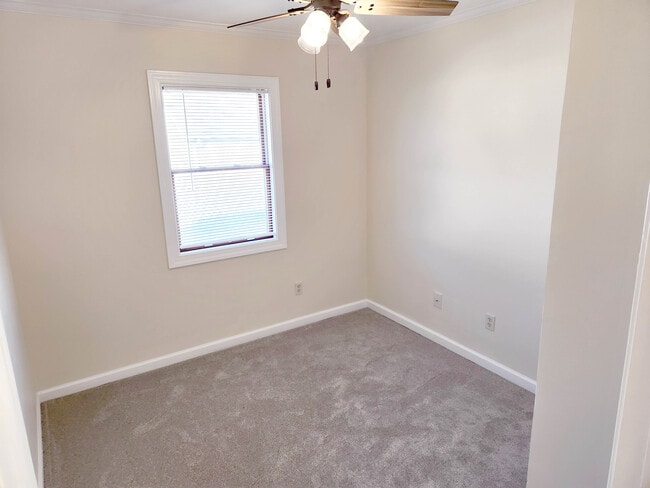 Building Photo - 12422 Kent Rd