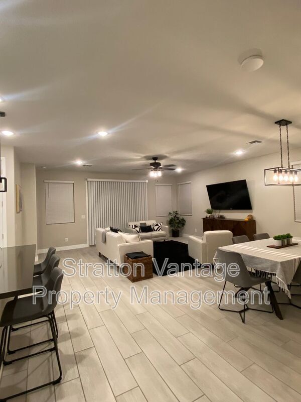 Foto del edificio - 899 S 151st Ln