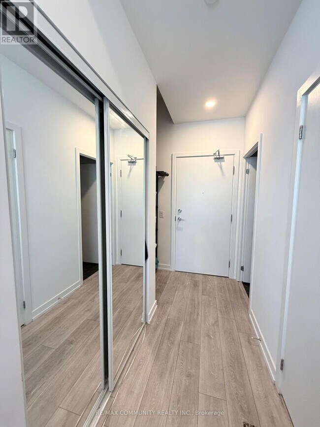 Photo du bâtiment - 1100 Sheppard Ave W