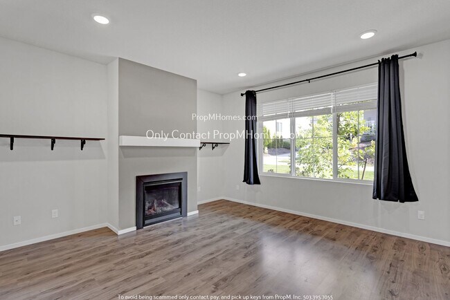 Foto del edificio - End-Unit Elegance: Charming Townhome in Vi...