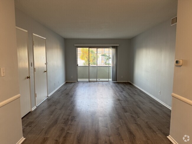 Living room with balcony - 2013-2015 S Corning St