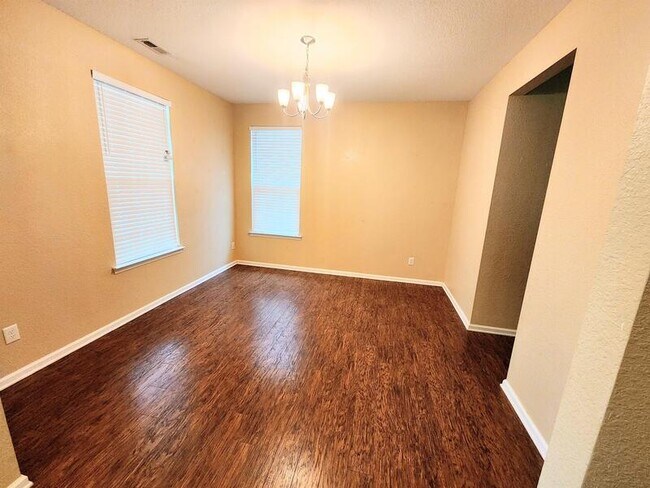 Foto del edificio - 2146 Redgate Dr