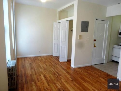 Building Photo - 402 W 54th St