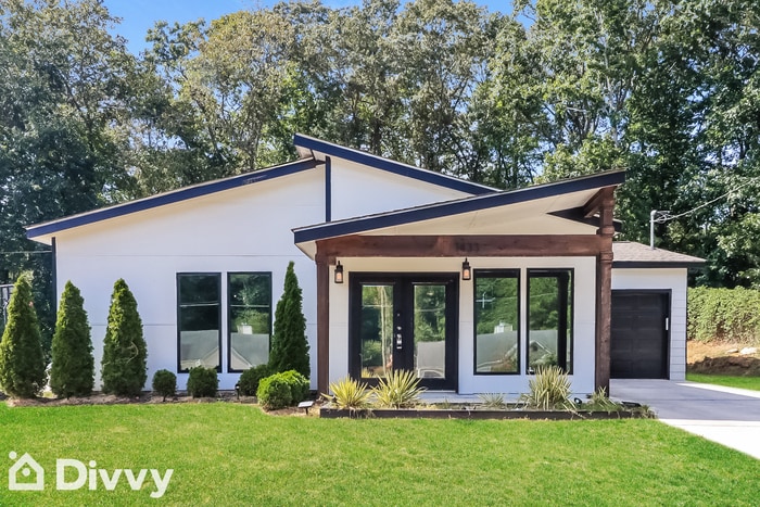 Primary Photo - 1433 Willow Dr