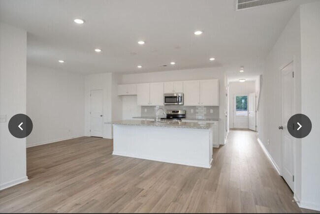 Building Photo - 236 Summerlin Dr