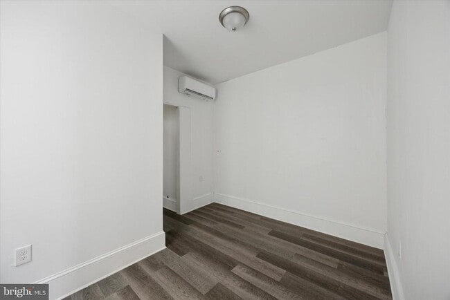 Building Photo - 428 S 56th St