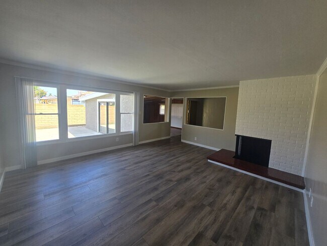 Foto del edificio - Cul-De-Sac Large 4 Bedroom 2 Bath Home w/F...