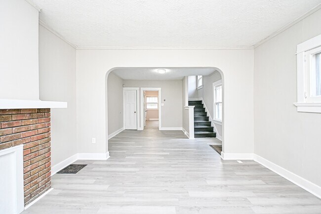 Building Photo - 312-314 Pointview Ave
