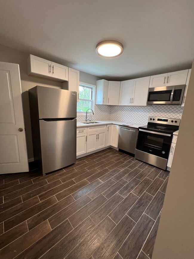 Building Photo - Spacious 3 Bed/1.5 Bath Home in Overbrook ...