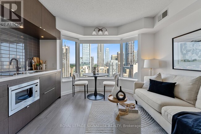 Photo du bâtiment - 155-2155 Yorkville Ave
