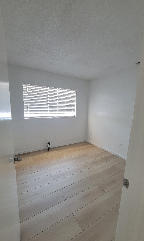 Building Photo - 10 Paramount Cir