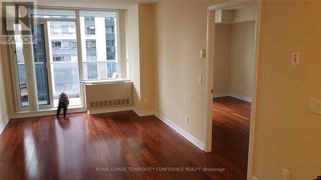 Photo du bâtiment - 4978 Yonge St