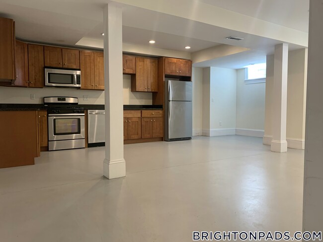 Building Photo - 29 Commonwealth Terrace