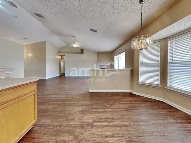 Foto del edificio - 2562 Glenfield Dr