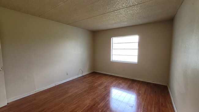 Building Photo - 2830 Somerset Park Dr