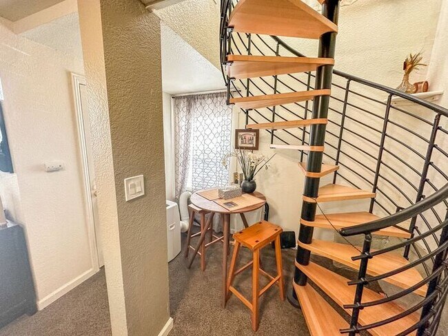 Building Photo - Charming Studio Apartment in the Heart of ...