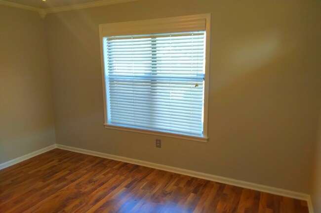 Building Photo - 1615 Auburn Pl