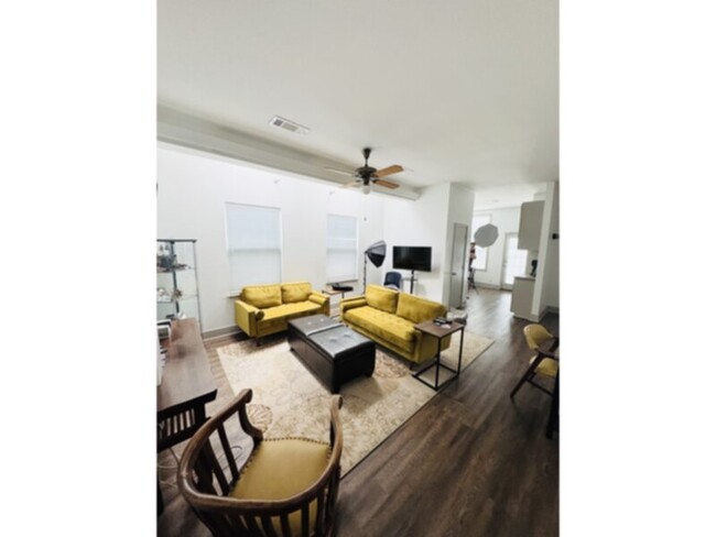 Foto del edificio - 4325 Elm St