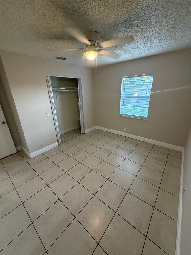 Foto del edificio - 5624 Struthers Ct