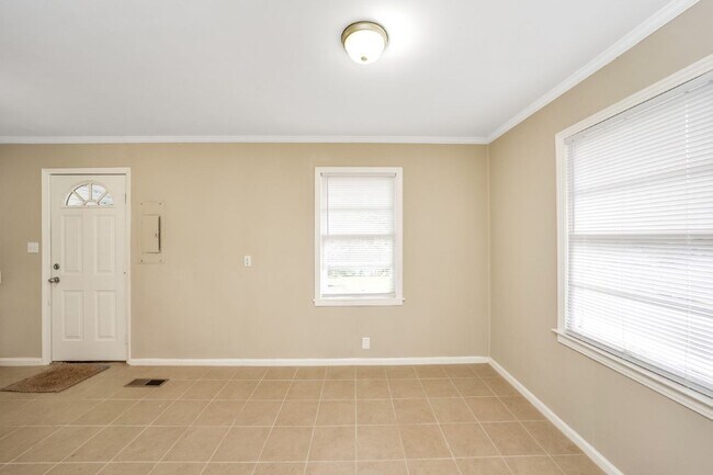Foto del edificio - Renovated 4 BR Home- Move In Ready!