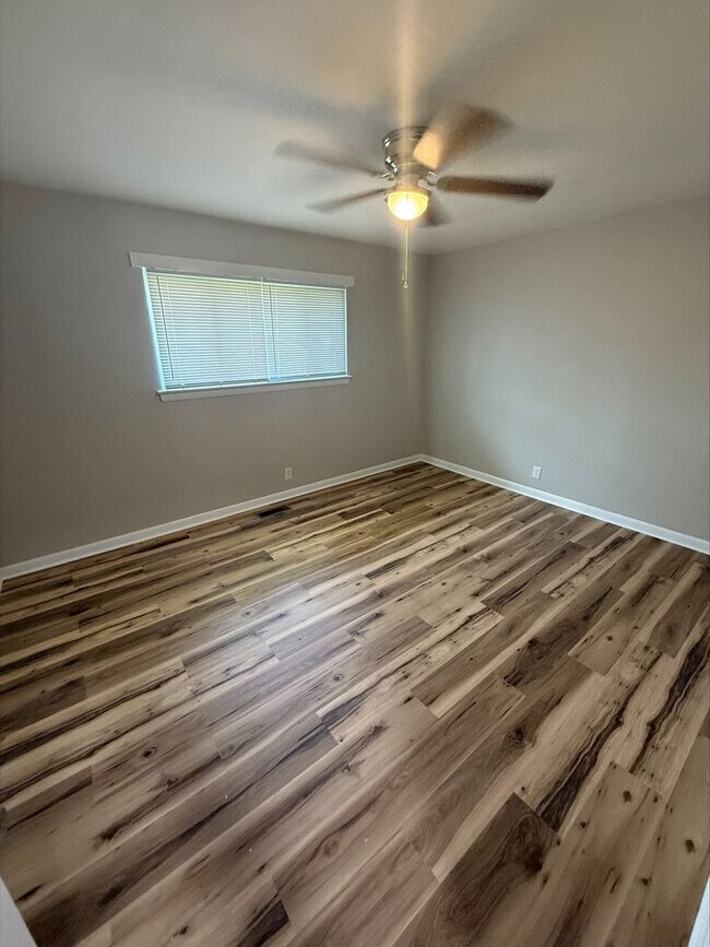 Foto del edificio - Updated 2 Bedroom in Brainerd! New Floorin...