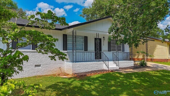 Foto del edificio - 629 Dawson Terrace NW