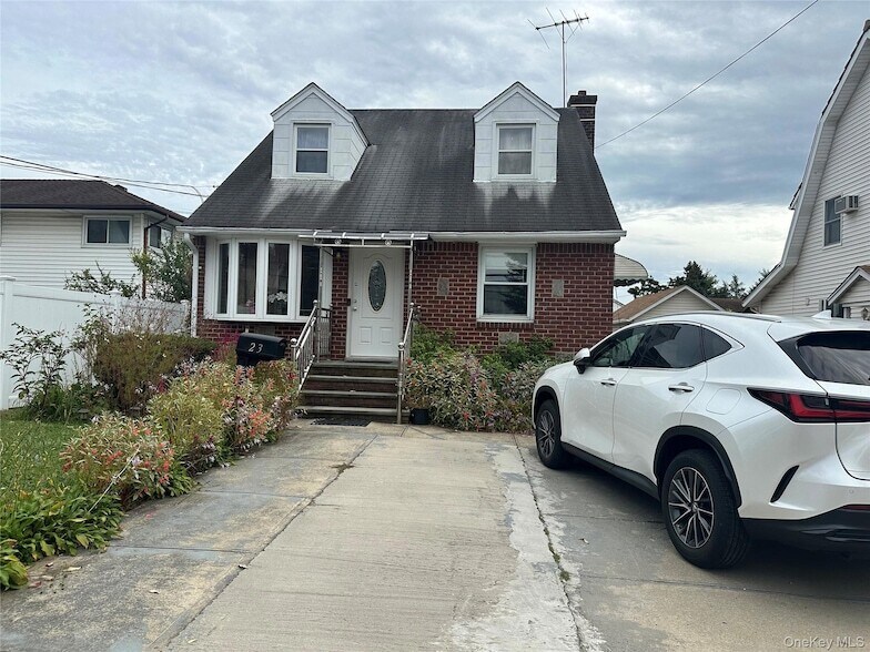Primary Photo - 23 Flower St