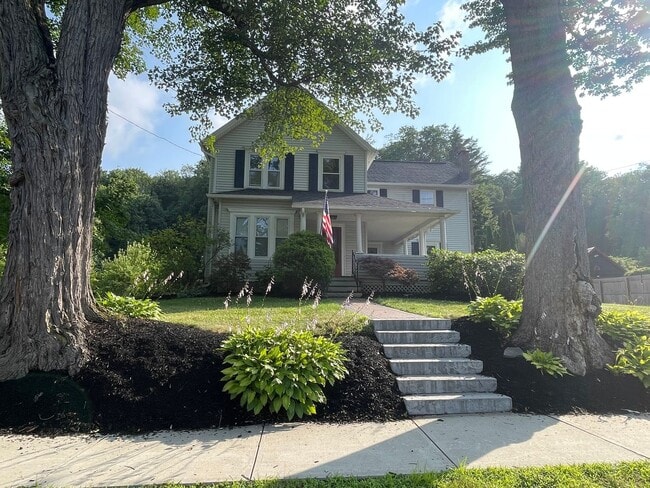 Building Photo - Exceptional 4-Bedroom Home for Rent in Dal...