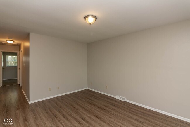 Building Photo - 9 Greenbriar Ln