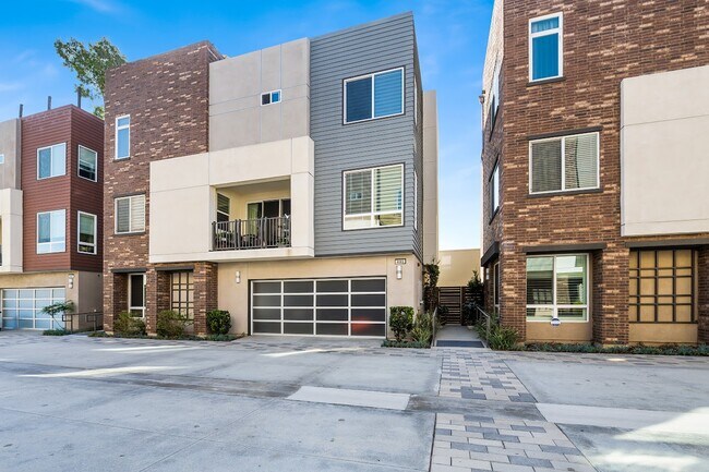 Building Photo - 805 Brickyard Ln