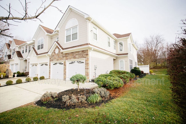 Building Photo - 42 Tudor Ct