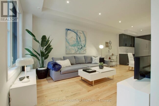 Building Photo - 1190 Cawthra Rd