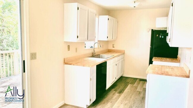 Building Photo - 506 Moseley Dr