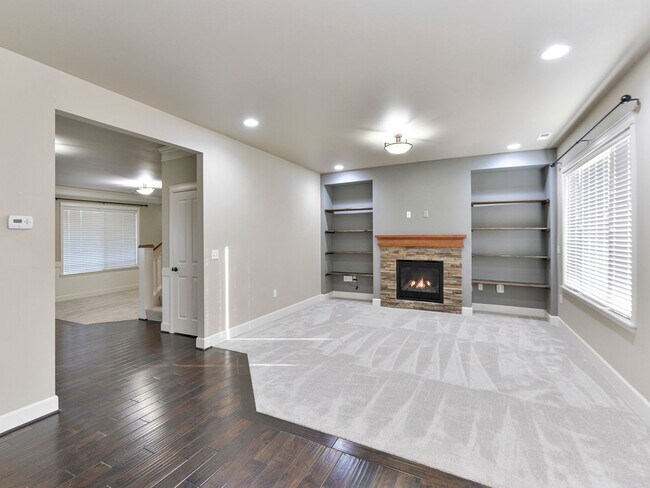 Building Photo - Maple Valley 4 Bedroom 2.5 Bath Home with ...