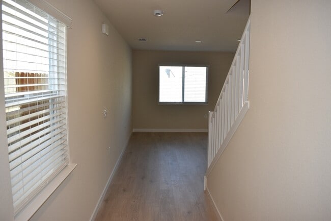 Building Photo - 451 Peppercorn Dr