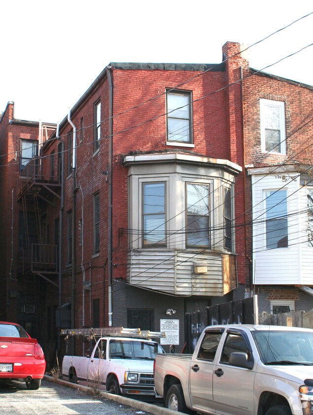 Building Photo - 2208 N Charles St