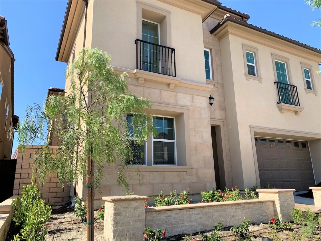 Foto principal - Amazing 5 bedroom home located in desirabl...