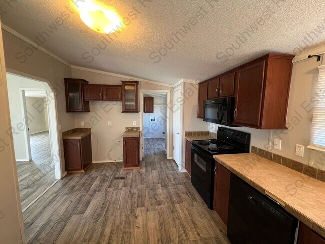 Foto del edificio - Spacious 3 bedrooms 2 baths home- Storage ...