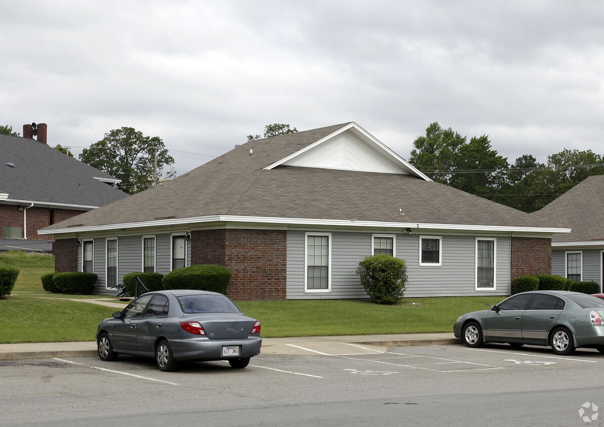 Sarah Daisy Garden Courts Apartments in North Little Rock, AR